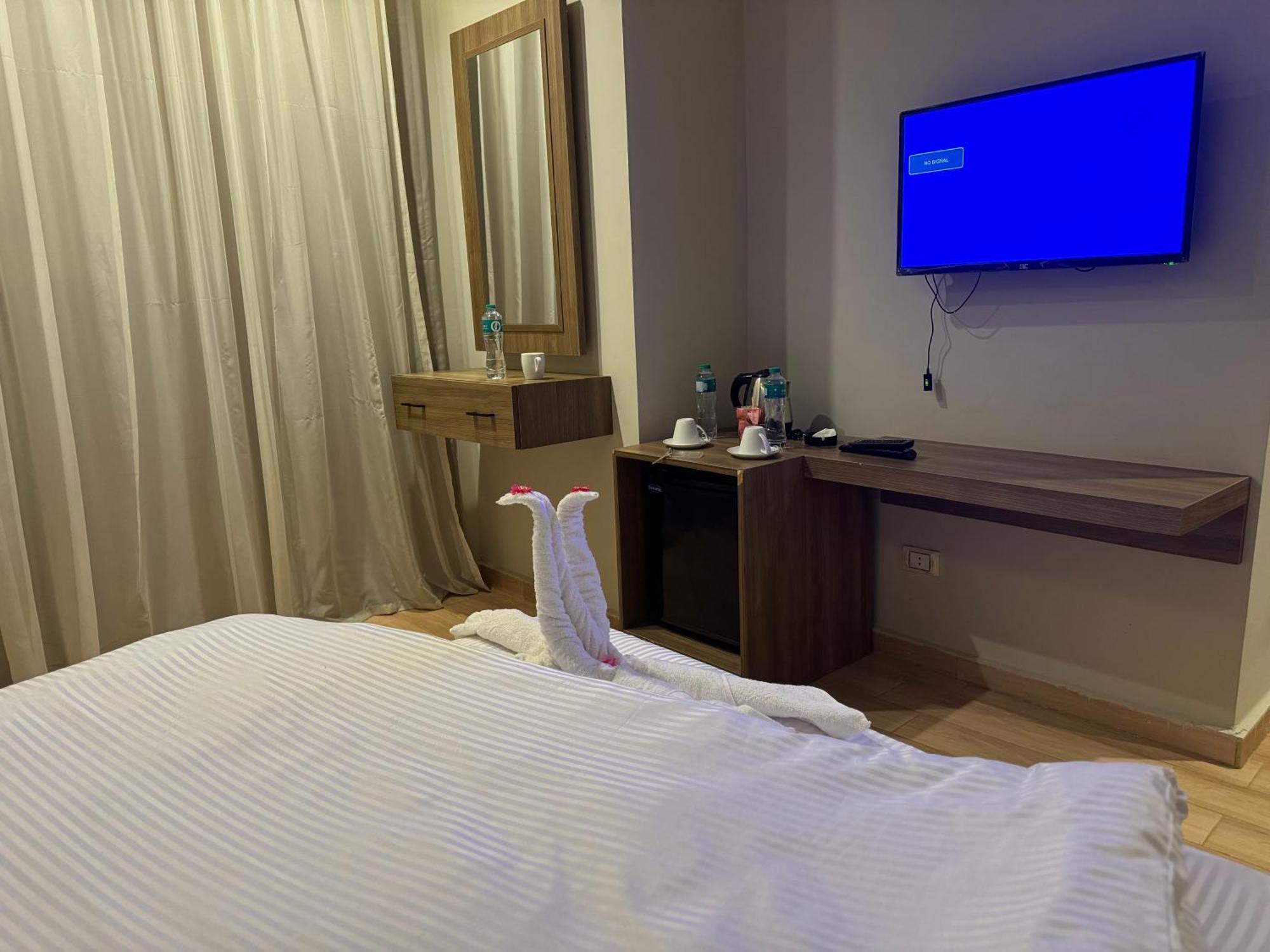 Historical Pyramids Hills Hotel Kairo