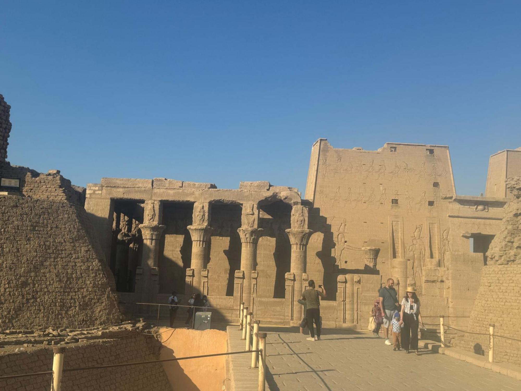 Historical Pyramids Hills Hotel
